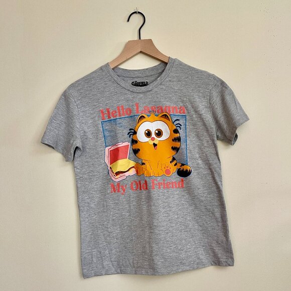 Garfield Juniors Tee with the text "Hello Lasagna My Old Friend" on it. Size Med - Picture 2 of 5